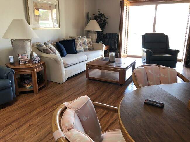 Building Photo - Manor 683 - Seasonal