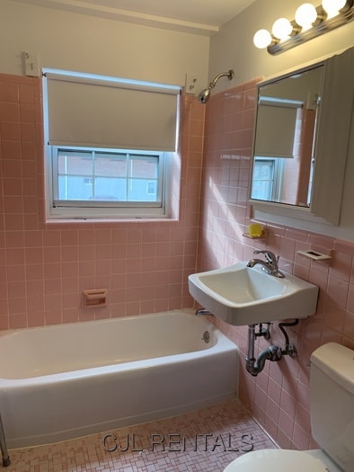 Building Photo - 9 Heath Rd