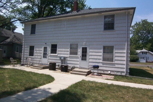 Building Photo - AVAILABLE AUGUST 1st, Cute, 2-story Duplex
