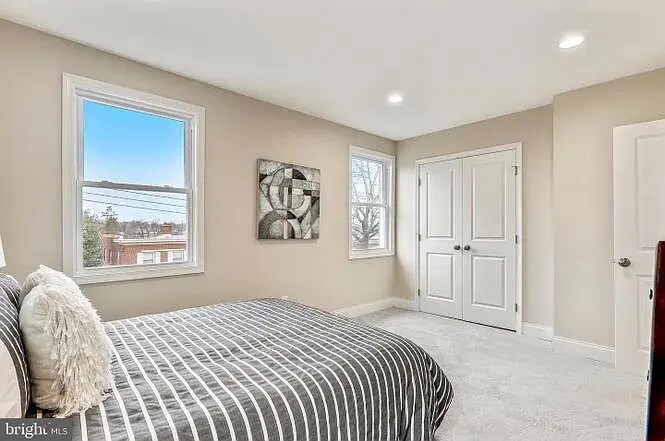 Building Photo - 724 Oneida Pl NW