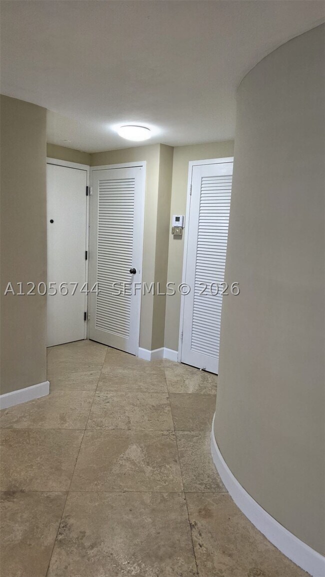 Building Photo - 5825 Collins Ave