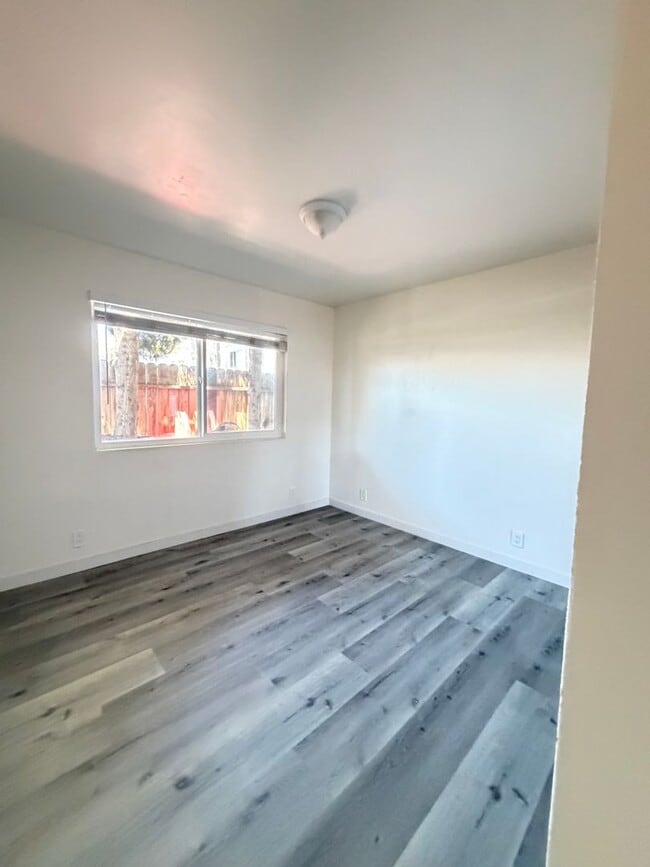 Building Photo - 311 Zenith St