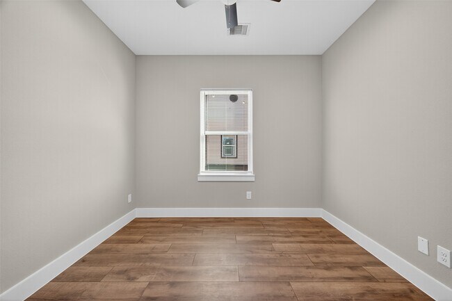 Building Photo - 2109 Marnel Rd