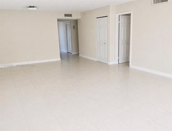 Building Photo - 405 Lakeview Dr