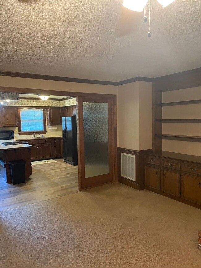 Building Photo - 3 Bedroom 3 Bath Brick Ranch