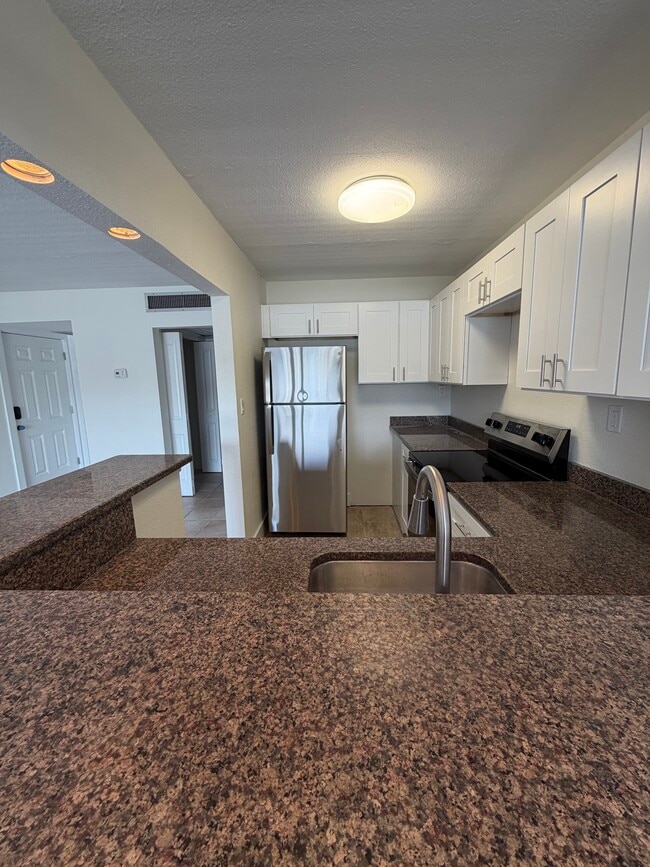 Building Photo - Marina Club G106