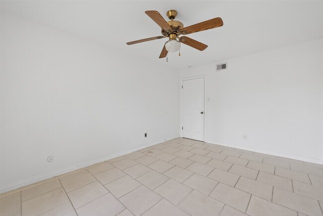 Building Photo - 14555 Wunderlich Dr