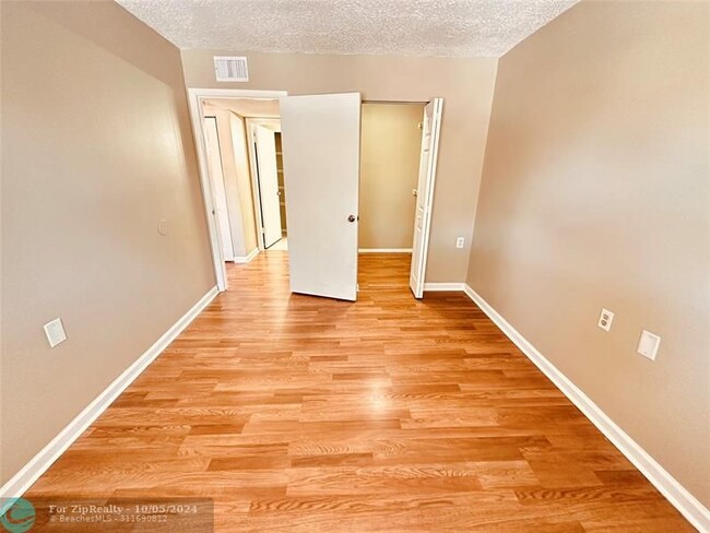 Building Photo - 1162 Lake Terry Dr