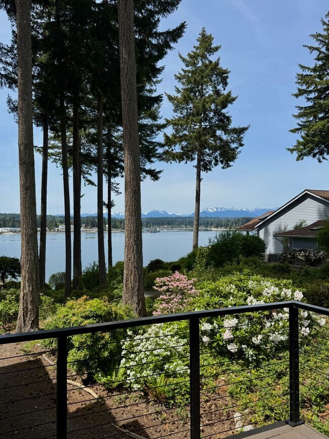 Building Photo - Stunning completely remodeled waterfront P...