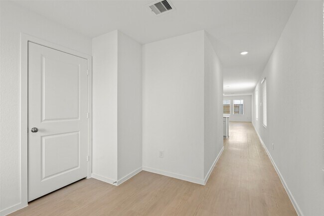 Building Photo - 16854 Great Highlands Dr