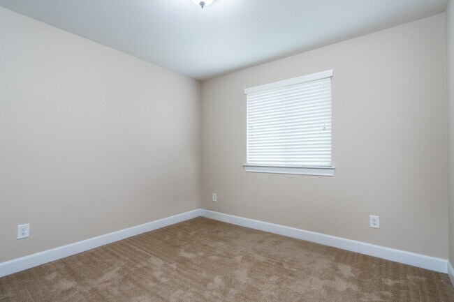 Building Photo - 18123 Willow Edge Dr