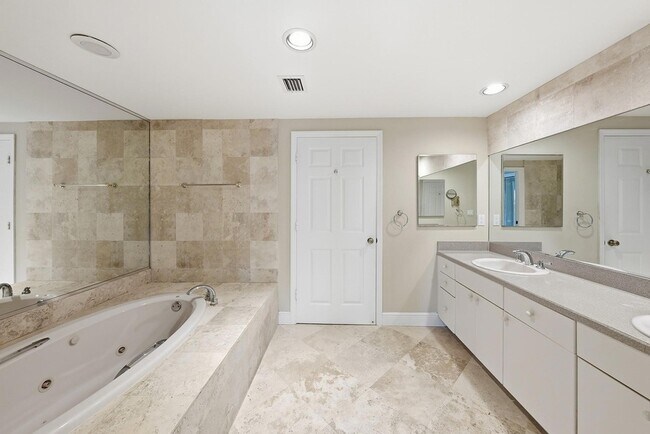 Building Photo - 6204 Paradise Point Dr