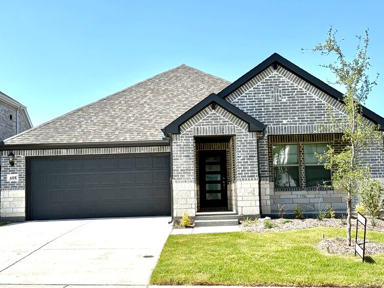 Primary Photo - 608 Easthill Dr