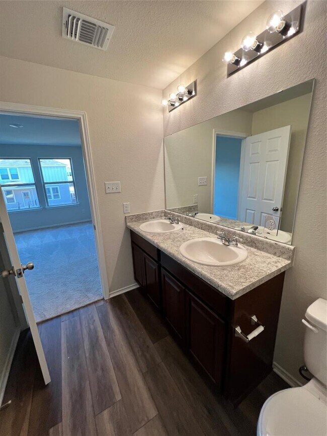 Building Photo - 404 Stone Water Ln