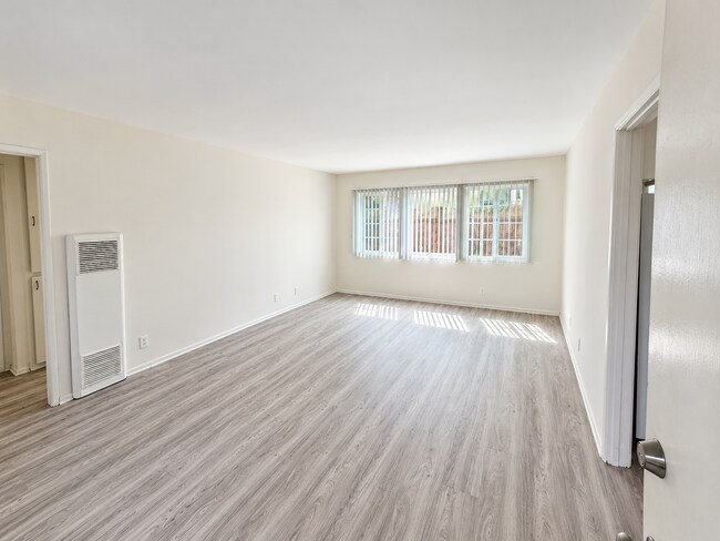 Interior Photo - Hazeltine 4509