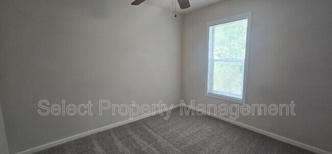 Building Photo - 2152 Fox Ave