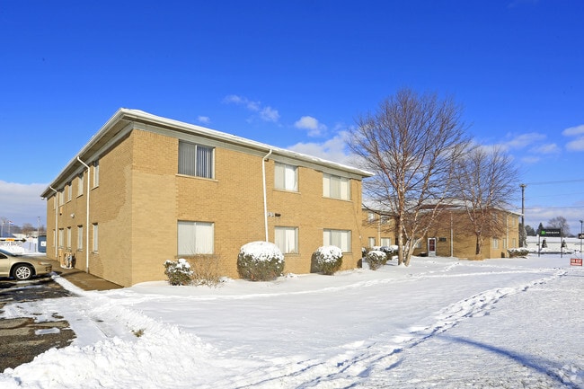 Primary Photo - Imperial Gardens Apartments