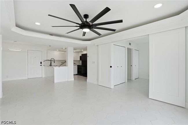 Building Photo - 2885 Palm Beach Blvd