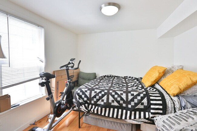 Building Photo - Wicker Park Big 3 Bedroom 2 Bath Private Coach House. Decks and Outdoor Space.
