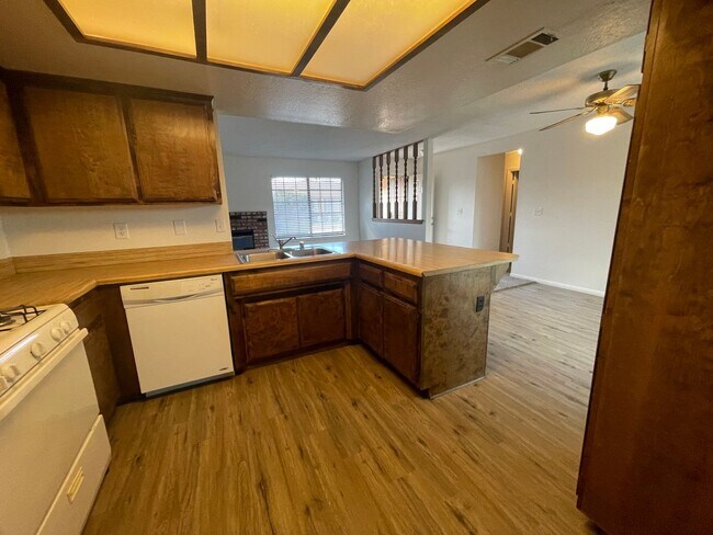 Building Photo - 0484