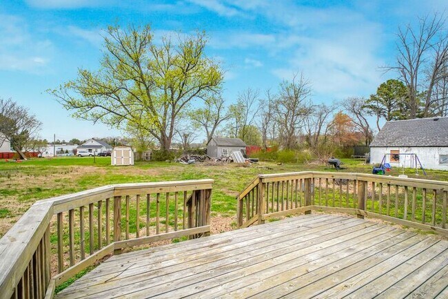 Building Photo - 6339 Old Plank Rd