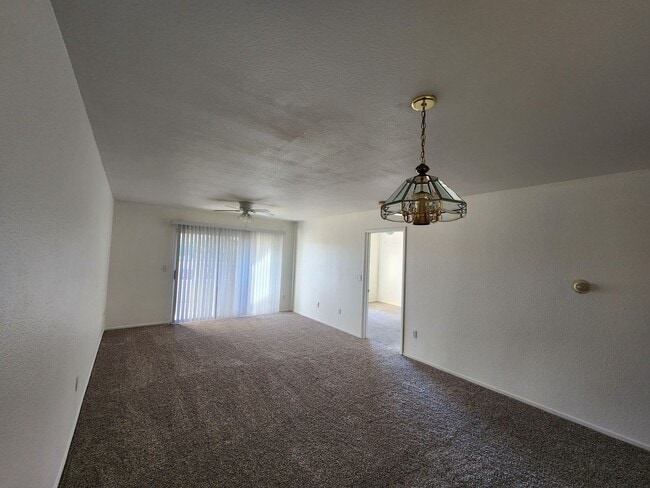 Building Photo - Beautiful 2 Bedroom, 2 Bath Condo in Summerlin