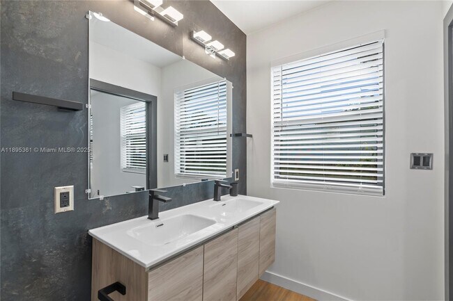 Building Photo - 220 NW 134th St