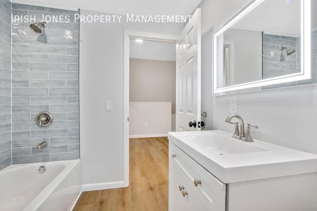 Building Photo - 48 Boyd St