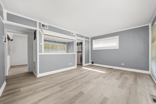 Building Photo - 17007 Oakwood Ave