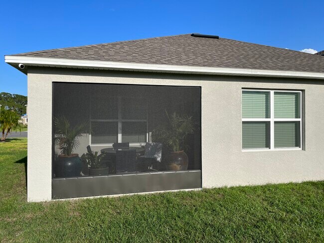 Building Photo - 2917 Canary Ln