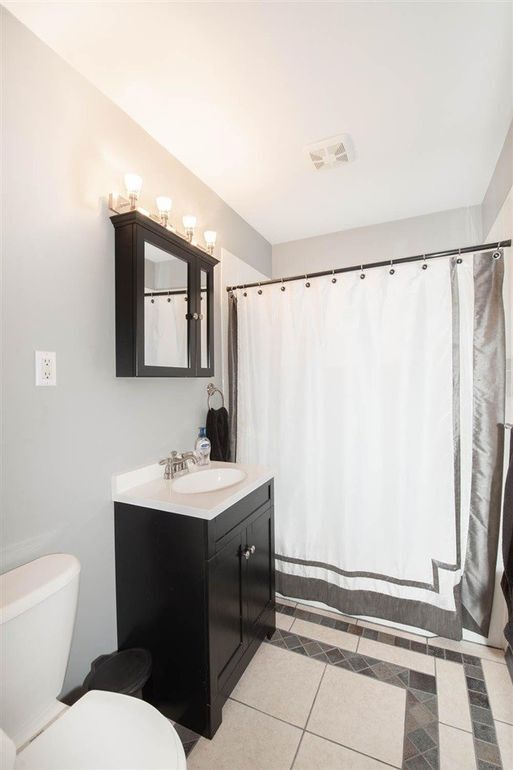 Building Photo - 368 N Hillcrest St