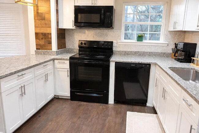 Building Photo - 1903 E 13th St