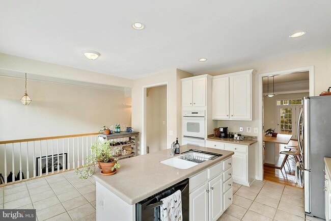 Building Photo - 4035 Timber Oak Trl