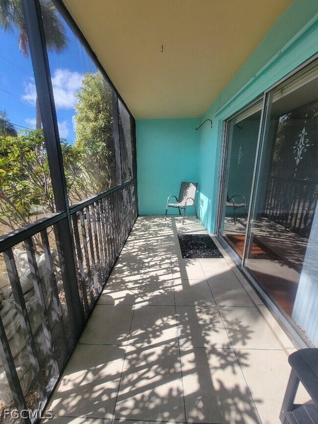 Building Photo - 1372 Archer St