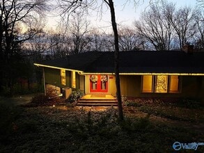 Building Photo - 2210 Briarcliff Rd SE