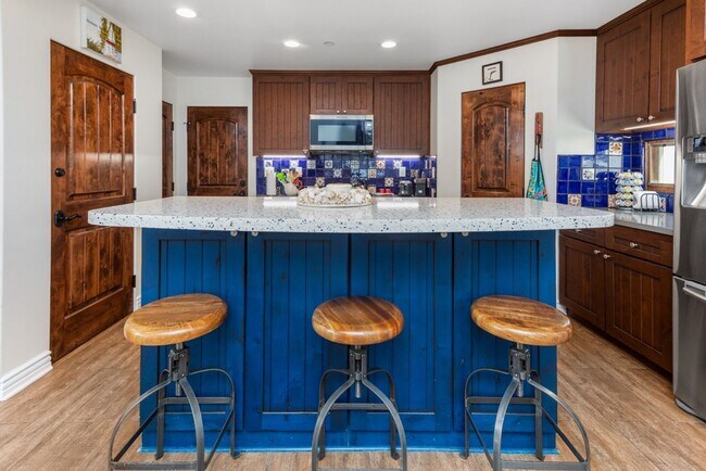 Building Photo - Newport Beach Balboa Peninsula Beach House with Rooftop Deck | Weekly & 30+ Night Stays