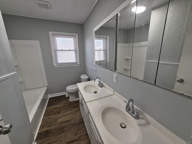 Building Photo - 2703 Kristen Dr E