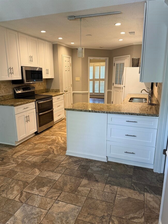 Building Photo - 2805 Morning Woods Dr