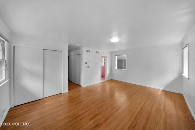 Building Photo - 170 Bingham Ave