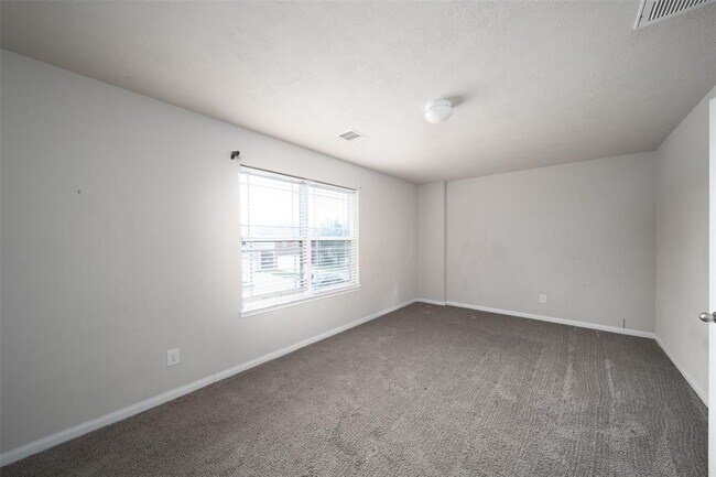 Building Photo - 19543 Otter Trail Ct