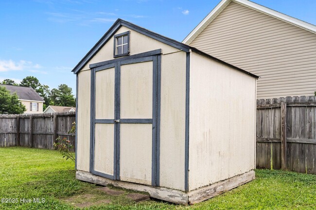Building Photo - 300 Onyx Ct