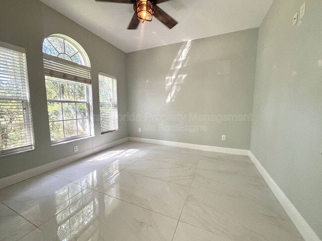 Building Photo - 381 E Sandpiper St