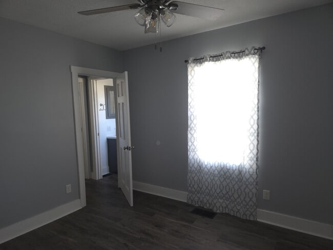 Building Photo - 1109 S Calumet St