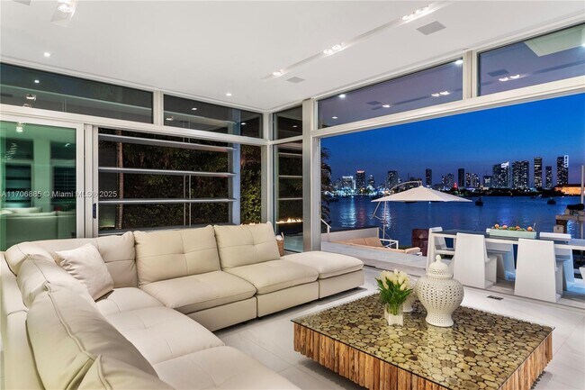 Building Photo - 440 S Hibiscus Dr