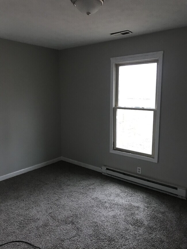 Building Photo - 242 Cherry Ln