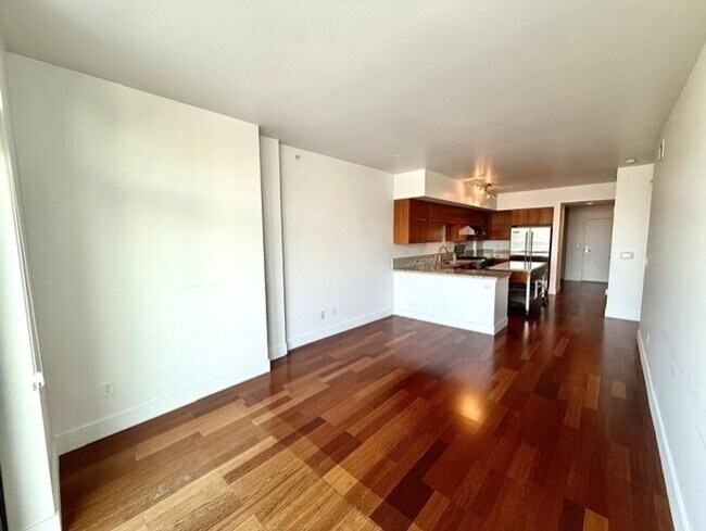 Building Photo - Bright City View Condo For Rent in North Belltown Area