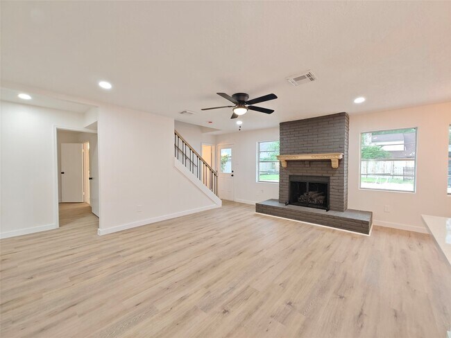 Building Photo - 4106 Clovernook Ln