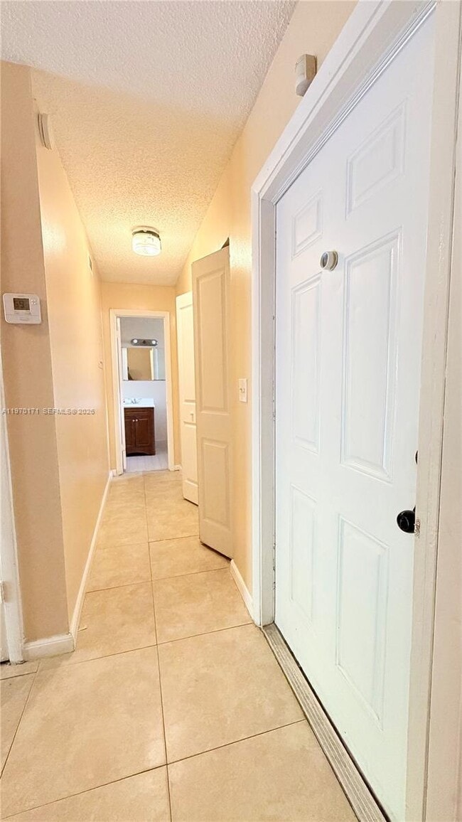 Building Photo - 948 SW 74th Ave