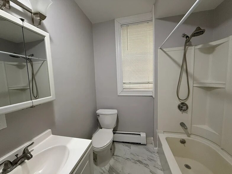 Building Photo - 205 Chelsea St