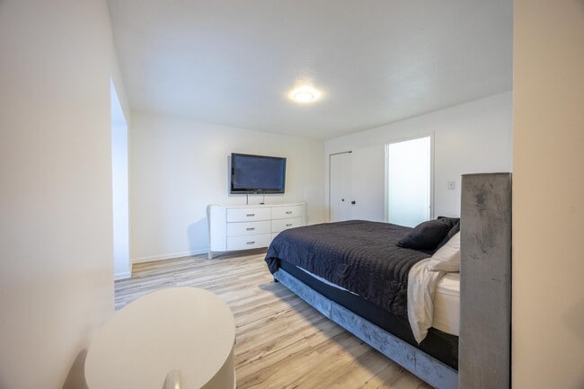 Building Photo - 27701 Mills Ave